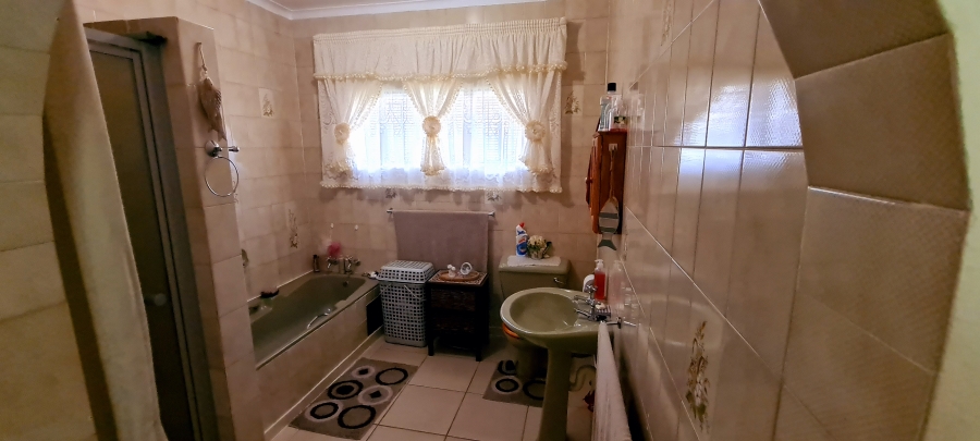 3 Bedroom Property for Sale in Safari Gardens North West